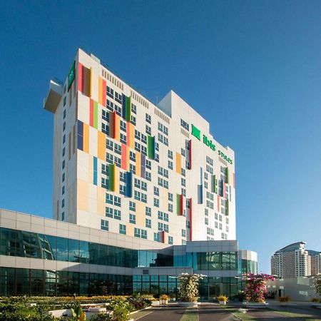 Ibis Styles Manila Araneta City Quezon City Dış mekan fotoğraf