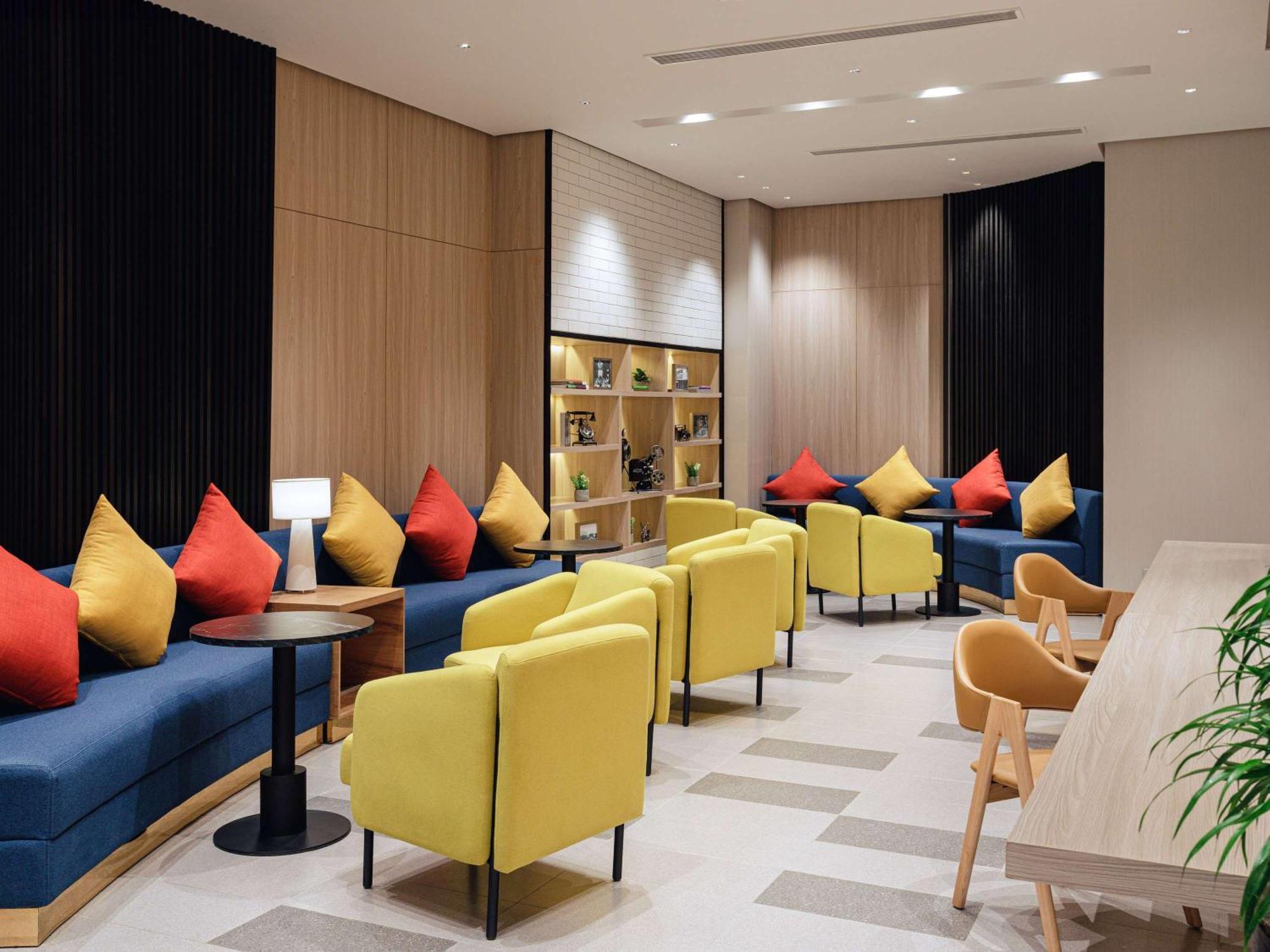 Ibis Styles Manila Araneta City Quezon City Dış mekan fotoğraf