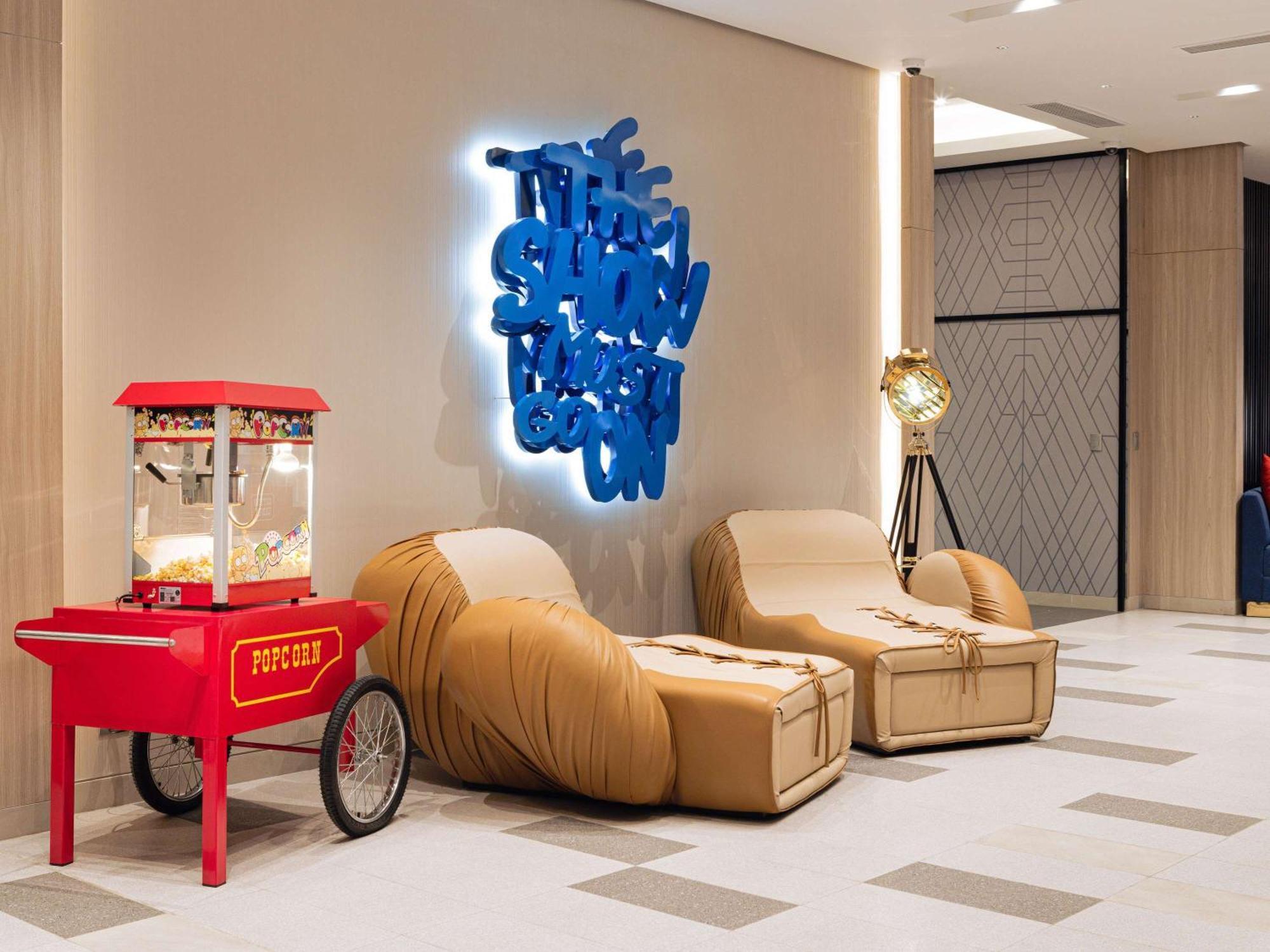 Ibis Styles Manila Araneta City Quezon City Dış mekan fotoğraf